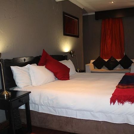 Flamboyant Guest Lodge 요하네스버그 외부 사진