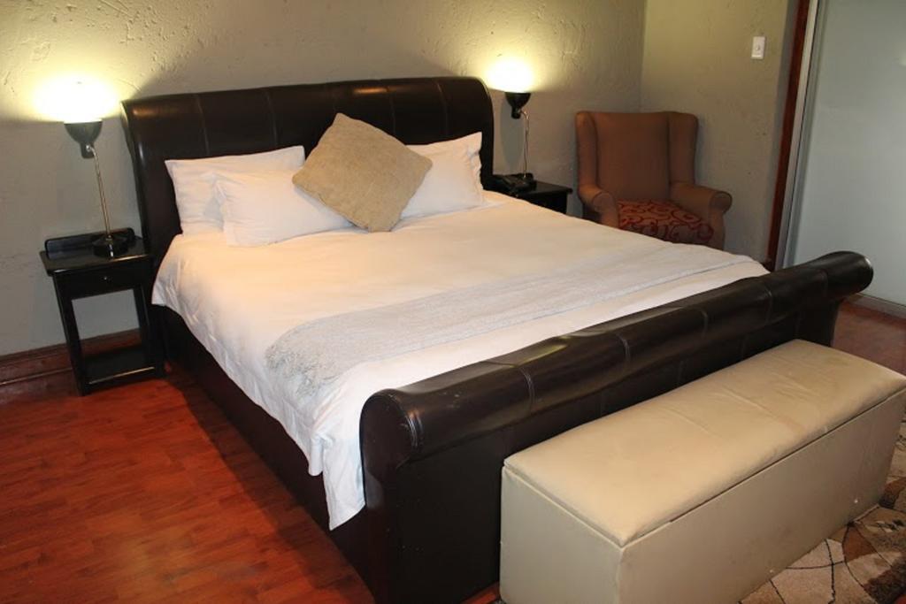 Flamboyant Guest Lodge 요하네스버그 외부 사진
