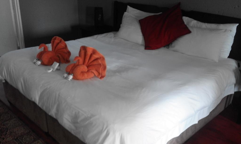 Flamboyant Guest Lodge 요하네스버그 외부 사진
